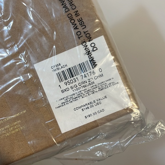 Coach NWT $199 MSRP Boxed Corner Zip Wristlet In Signature Debossed Leather - Picture 9 of 9